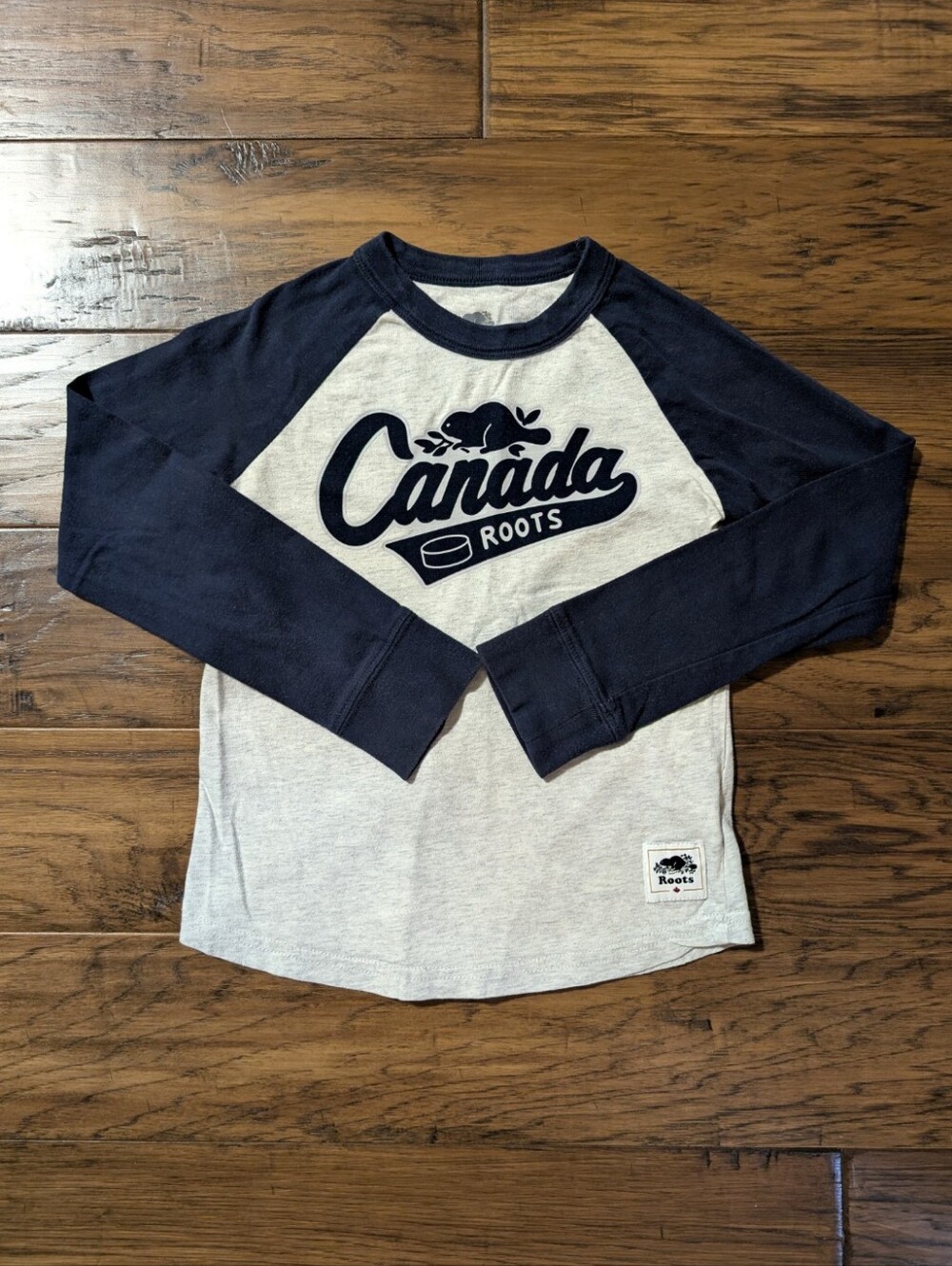 Roots kids Canada long sleeve T shirt size small 5-6years